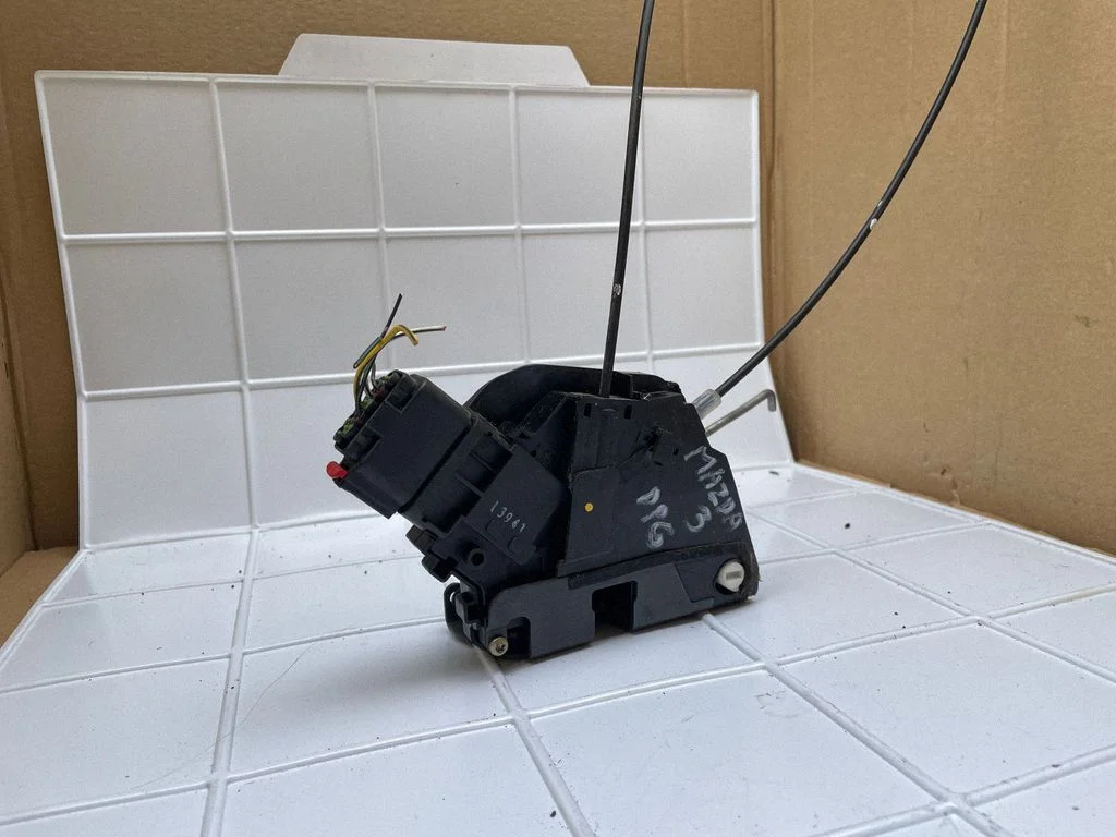 Rear door lock 3N6AA26412B