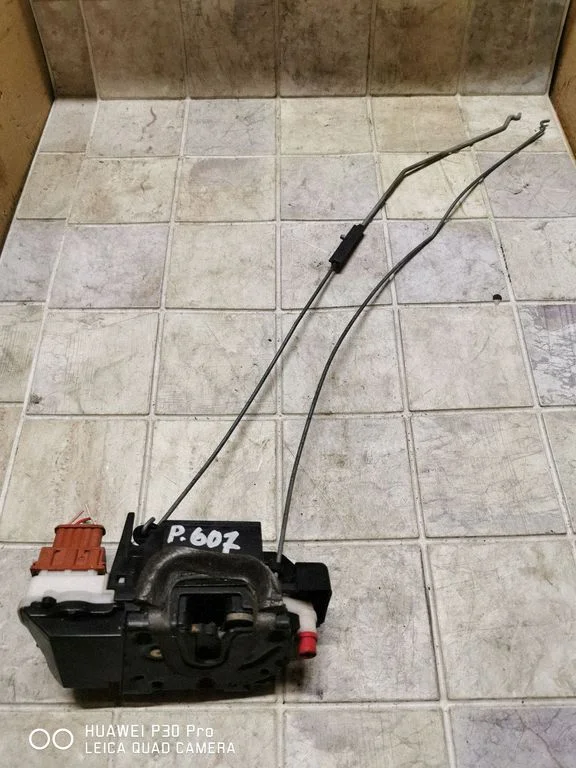 Rear door lock – rear left