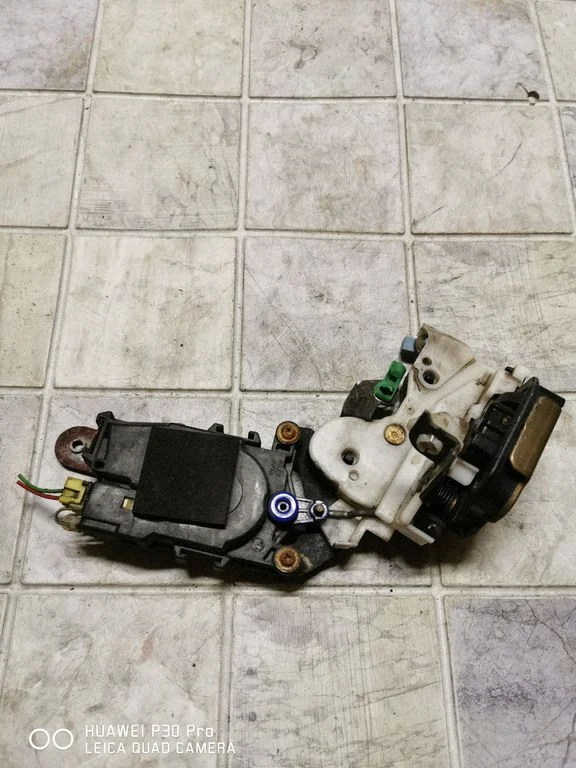 Rear door lock – rear left