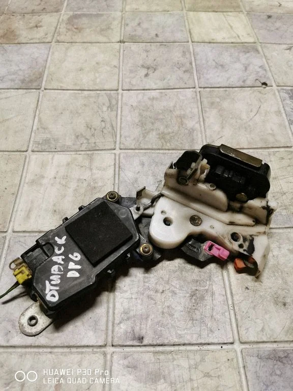 Rear door lock – rear right