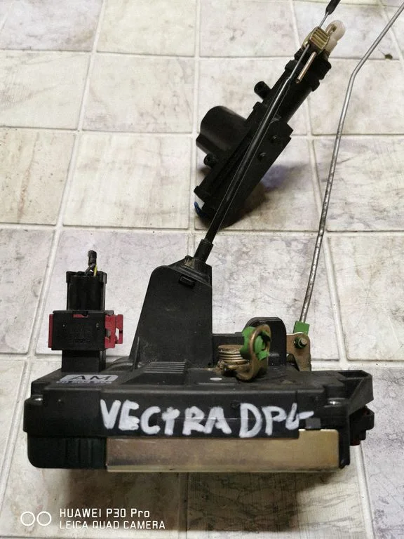 Aizmugurējo durvju slēdzene 90503996