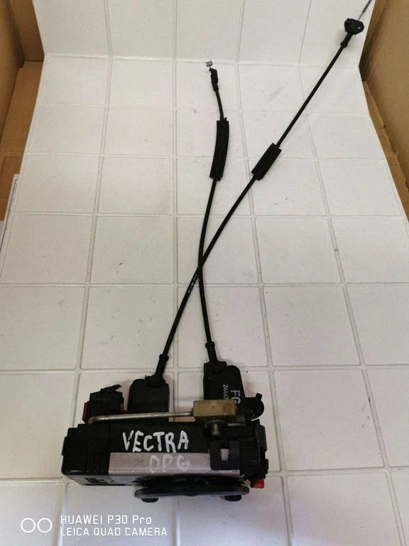 Rear door lock 24447346