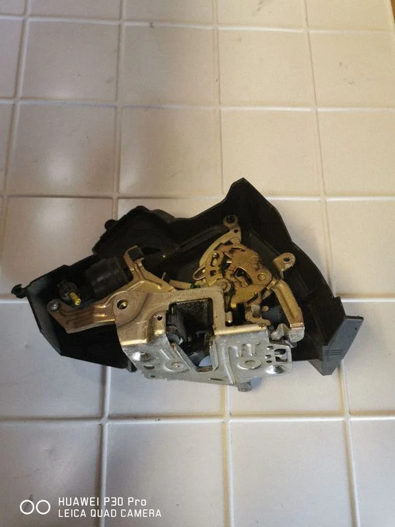 Rear door lock 2027330408