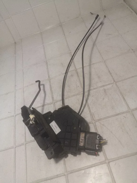Rear door lock 3N6AA26412B