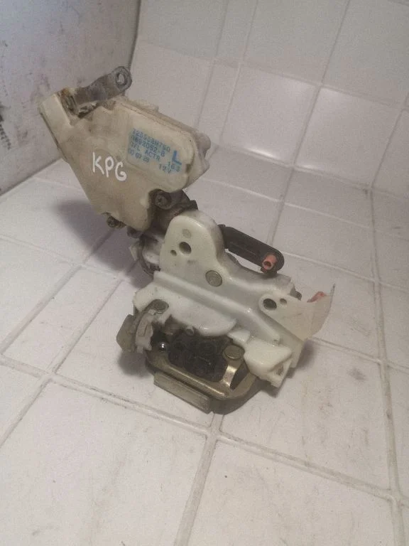 Tagaukse lukk 82553BM760