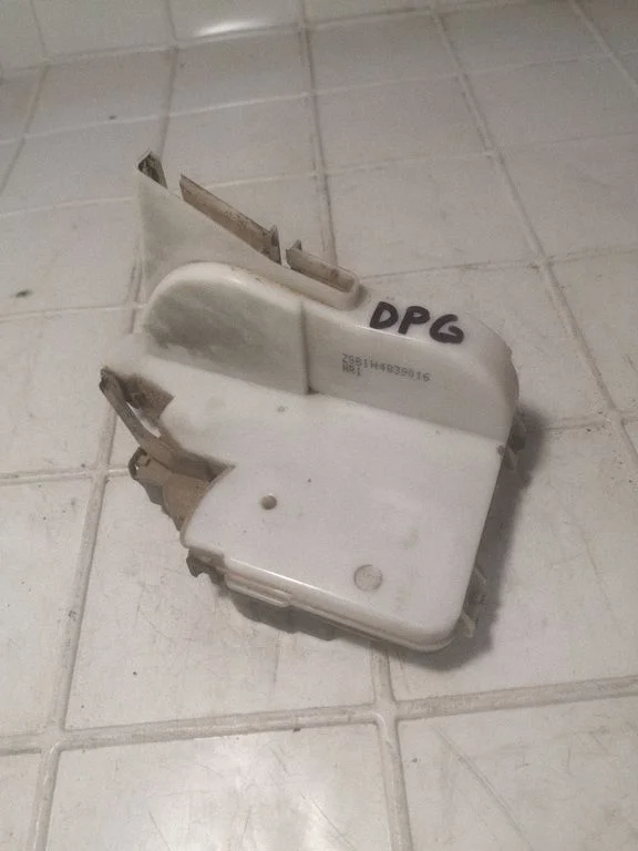 Rear door lock 1H4839016