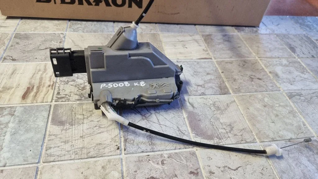 Rear door lock 4032A0387J8