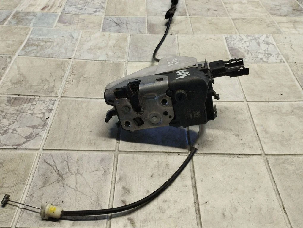 Rear door lock PSA732302