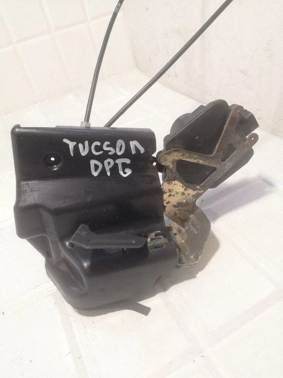 Rear door lock – rear right