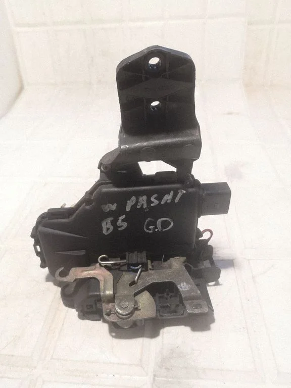 Rear door lock – Volkswagen Passat B5 (1997-2000)