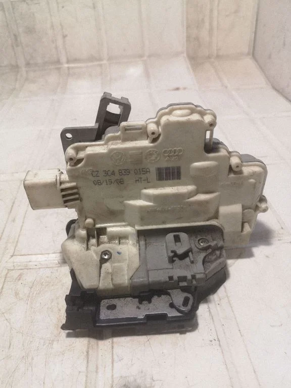 Rear door lock – Volkswagen Tiguan (2007-2016)