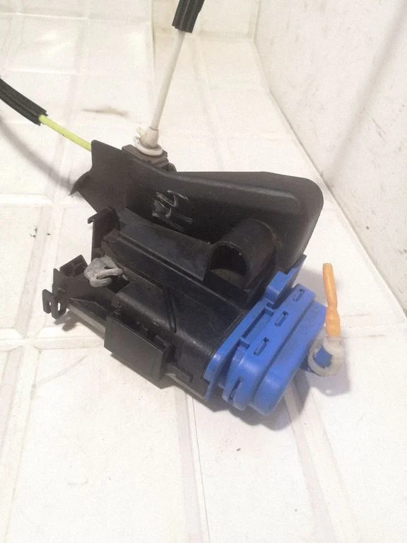 Rear door lock – Audi A4 S4 B5 8D (1994-1999)