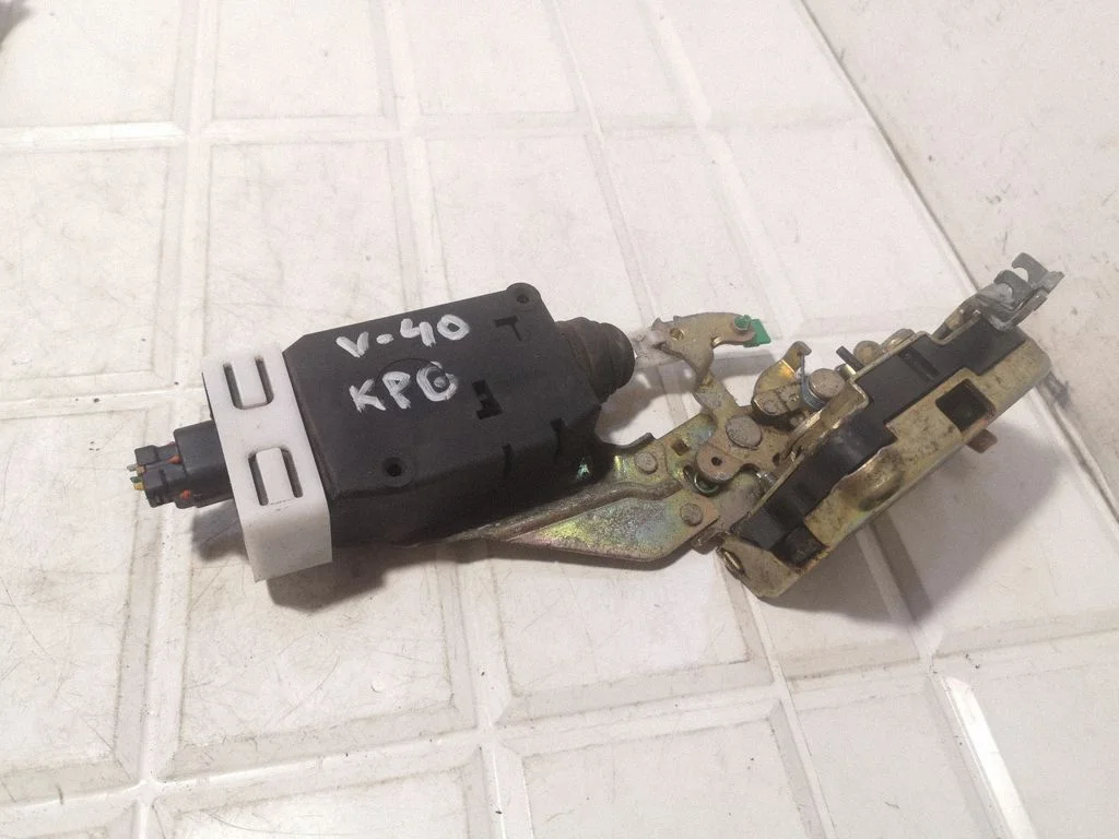 Rear door lock – rear left