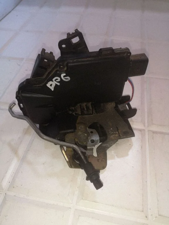 Rear door lock – rear right