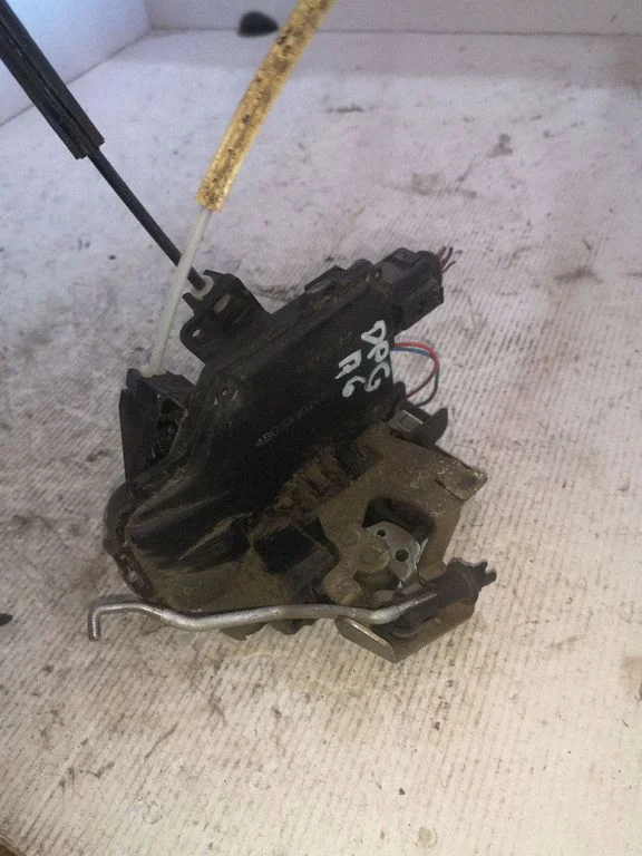 Rear door lock 4B0839016B