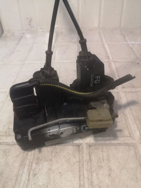 Rear door lock 24447346