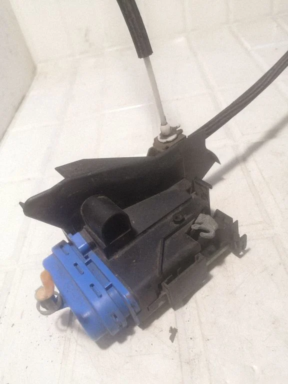 Rear door lock – Audi A4 S4 B5 8D (1999-2000)