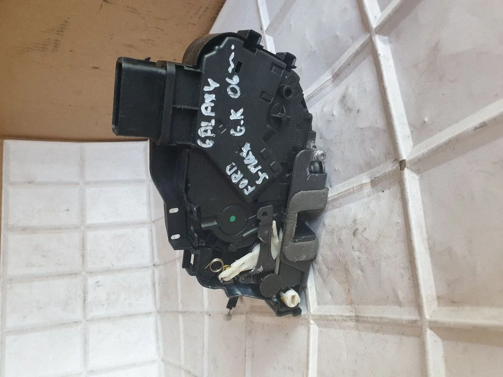 Zamek drzwi tylnych 6M2AR26413EB