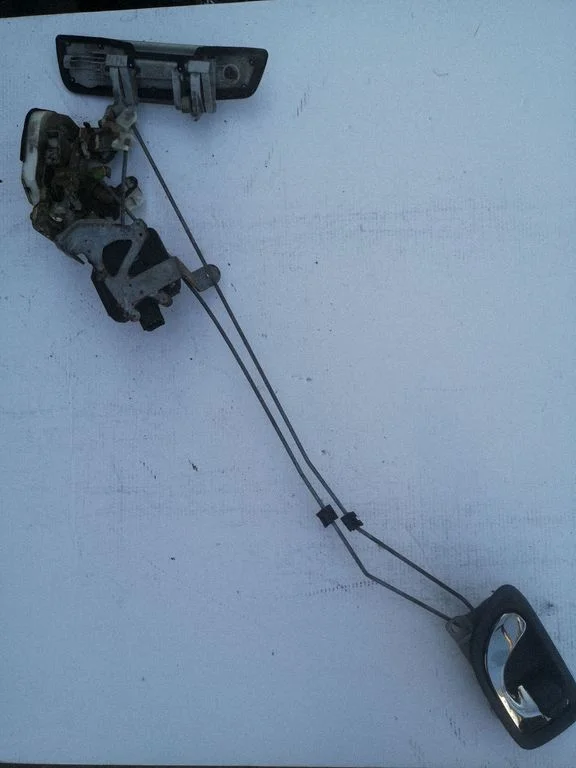 Rear door lock – Mitsubishi Galant (1997-2003)