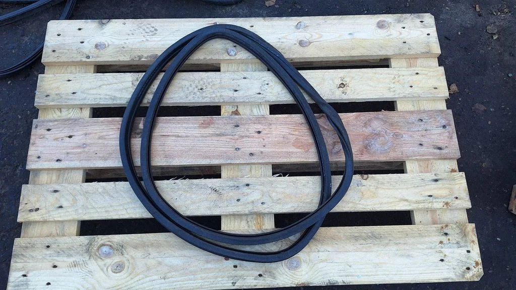 Rear door rubber seal (on body) – Volkswagen Touran I (2003-2010)