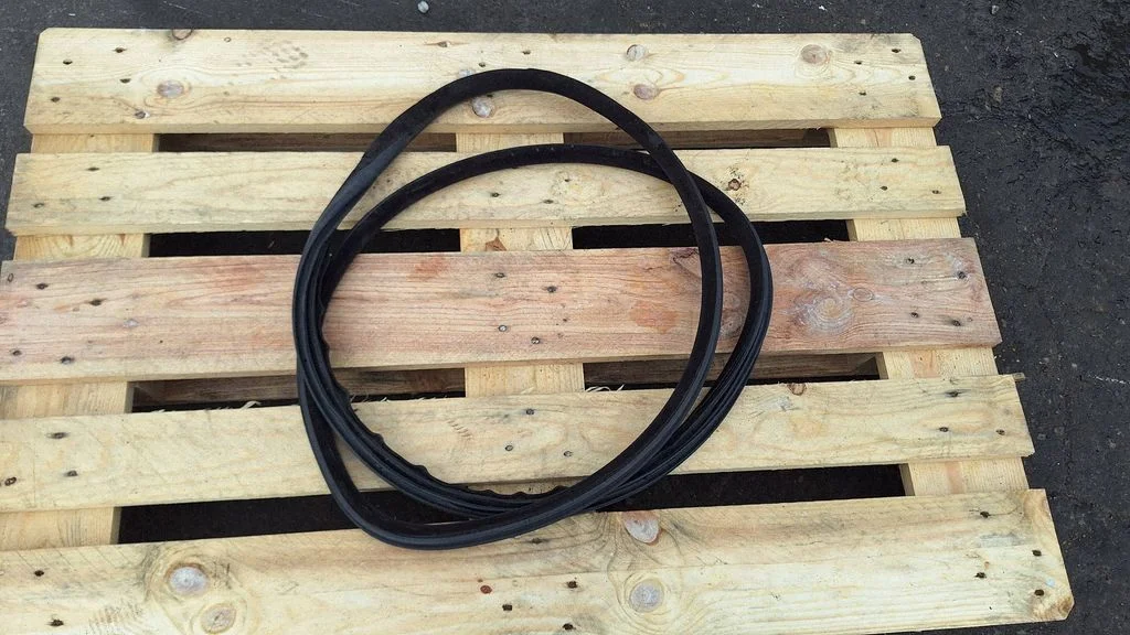 Rear door rubber seal (on body) – Volvo S80 (2007-2013)