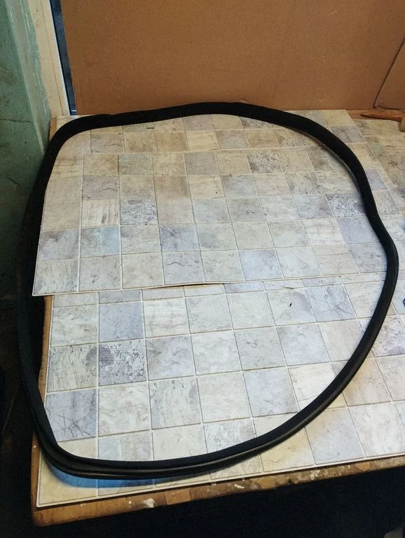 Rear door rubber seal (on body) – rear left