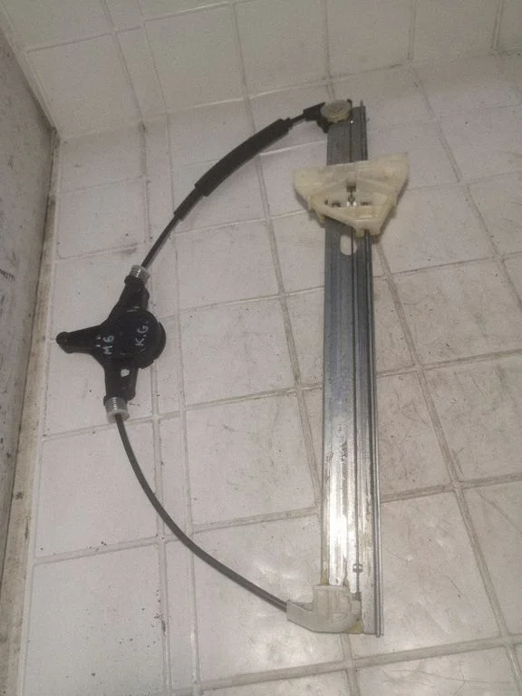 Rear window lifting mechanism without motor – rear left