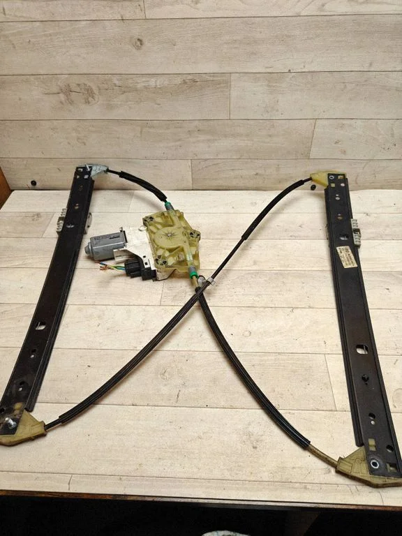 Tagaukse elektriline aknatõstuk mootoriga – Audi Q7 4L (2005-2015)