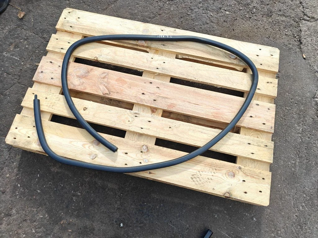 Rear door rubber seal (on body) – rear left