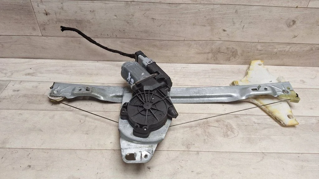 Rear door window regulator with motor 9682632180