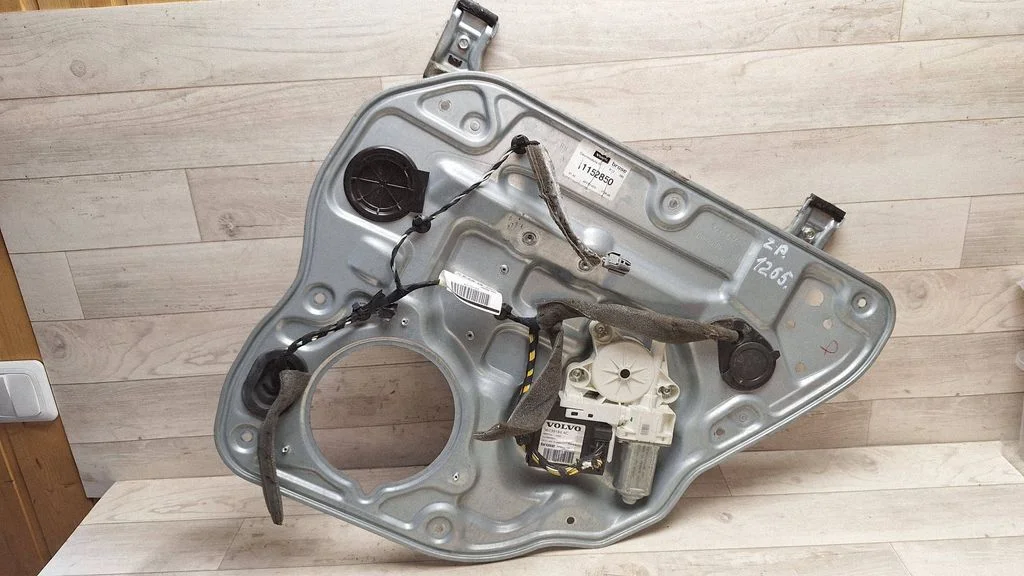 Rear door window regulator with motor 8679083