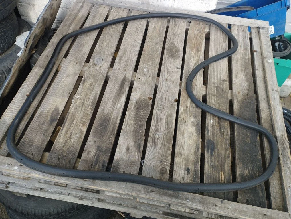 Rear door rubber seal (on body) – Volkswagen Touran I (2003-2010)