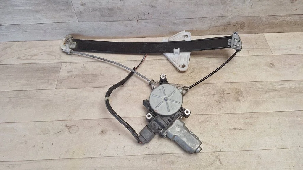 Rear door window regulator with motor – rear left