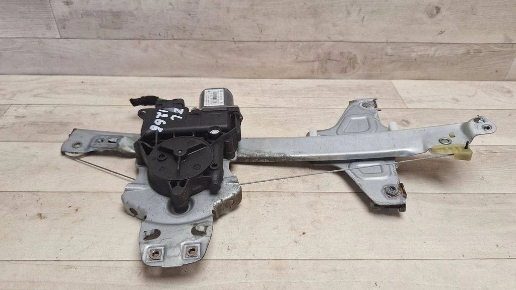 Rear door window regulator with motor 9657284780