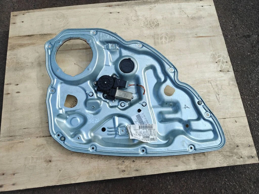 Rear door window regulator with motor 00518260920