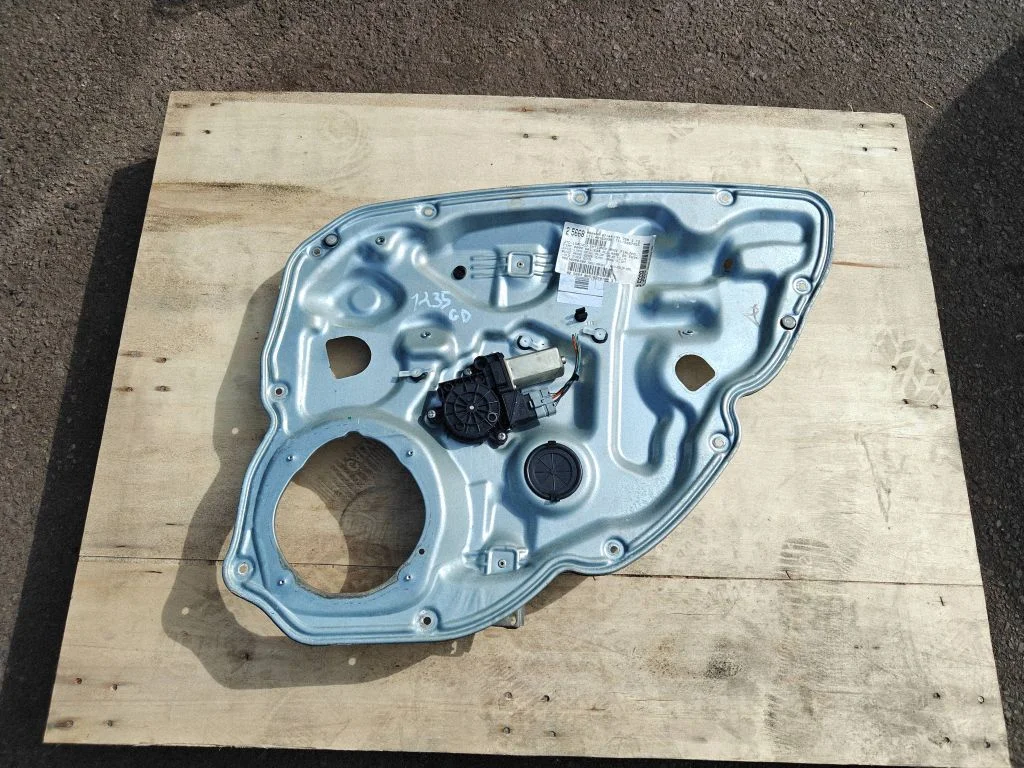 Rear door window regulator with motor 00518260780
