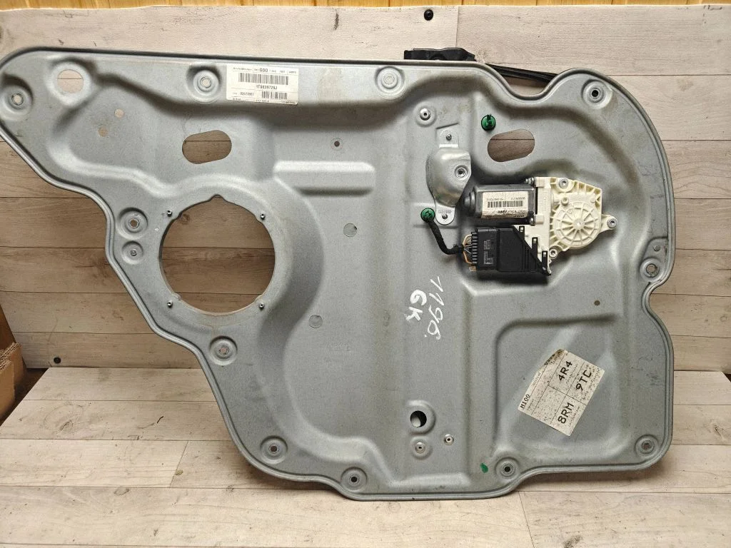 Rear door window regulator with motor 1K0959703E