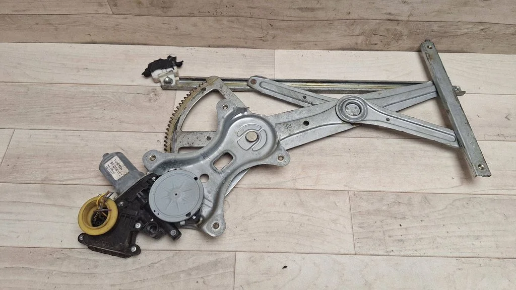 Rear door window regulator with motor 698300F020