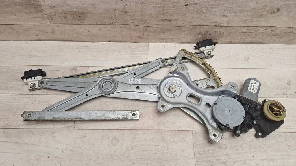 Rear door window regulator with motor 698400F020