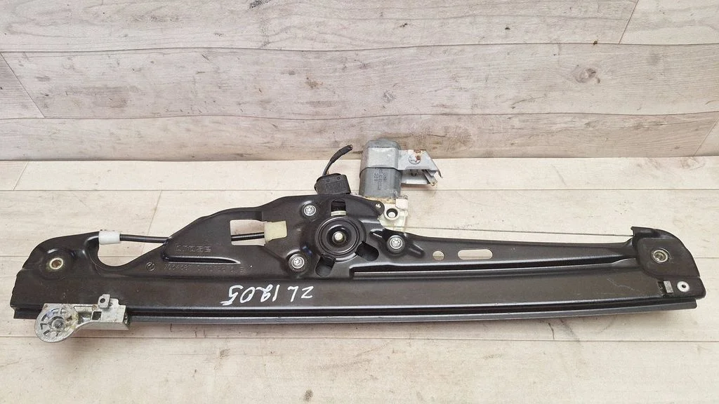 Rear door window regulator with motor 7034387