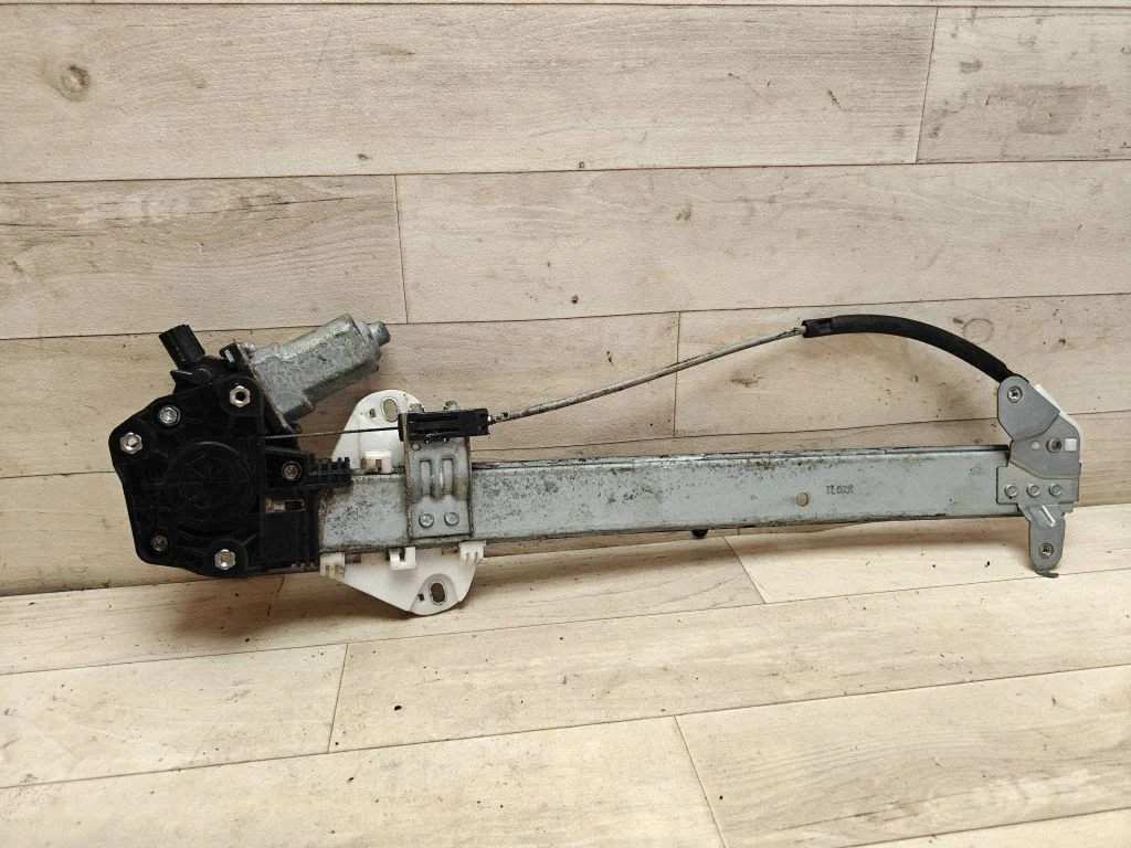 Rear door window regulator with motor – rear right