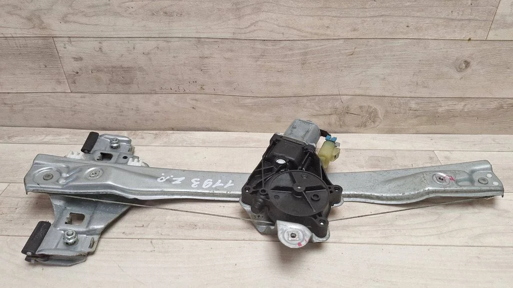 Rear door window regulator with motor – rear right
