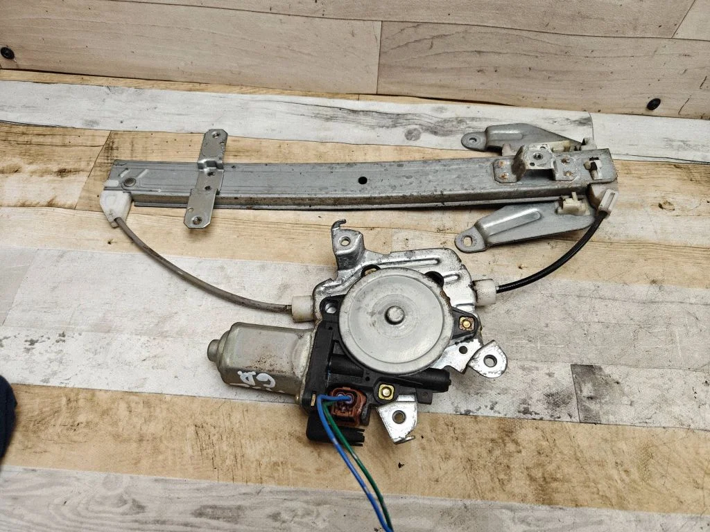 Rear door window regulator with motor 8073089013