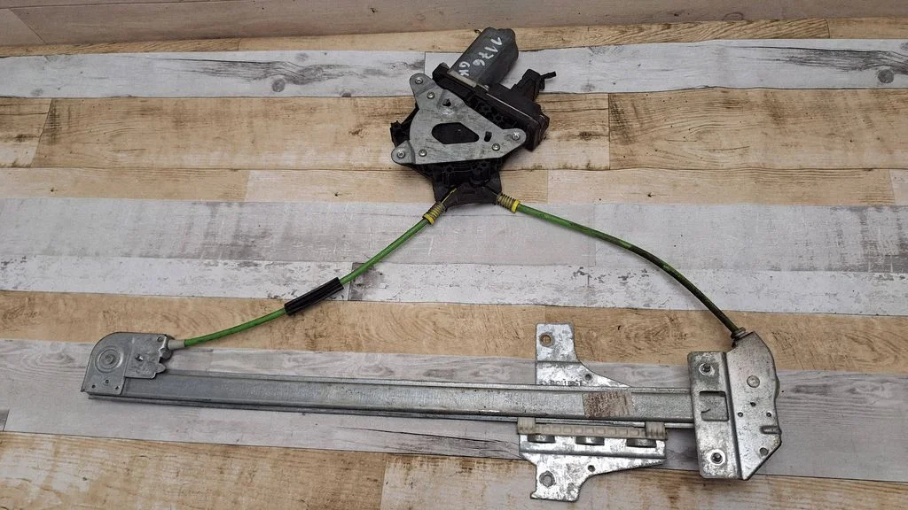 Rear door window regulator with motor 32262604