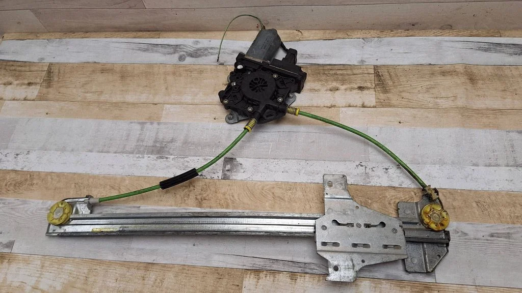 Rear door window regulator with motor 32261604