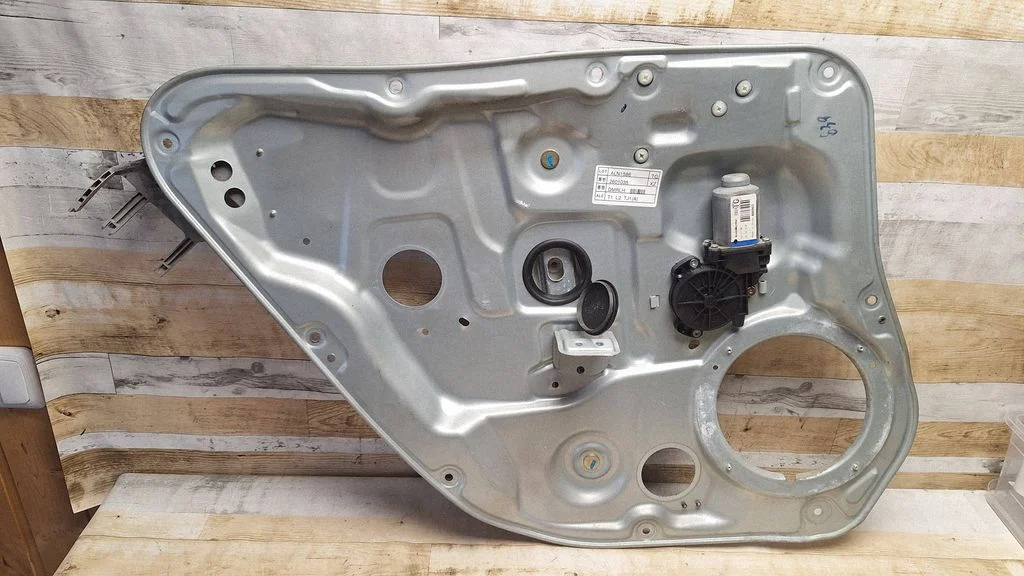 Rear door window regulator with motor 400903