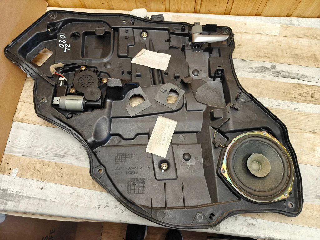 Rear door window regulator with motor 3M71A045H23A
