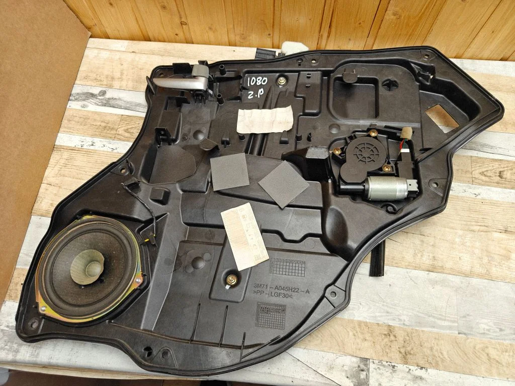 Rear door window regulator with motor – rear right