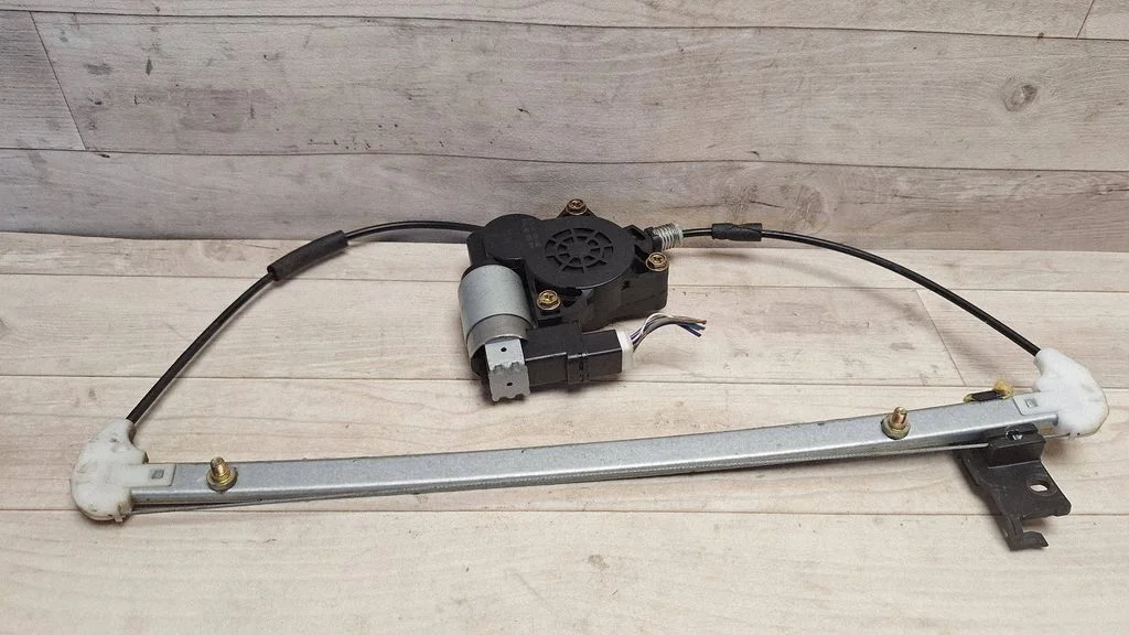 Rear door window regulator with motor GJ6A5958X