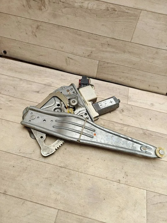 Rear door window regulator with motor 6983005100